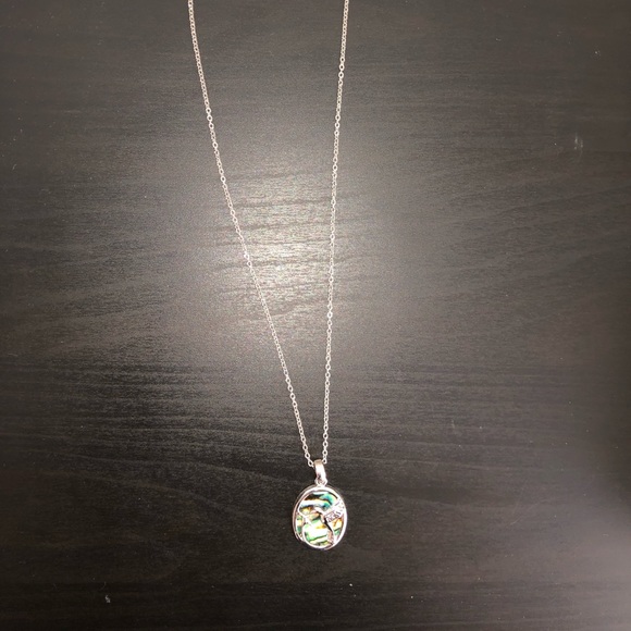 Glacier Pearle Hummingbird pendant Necklace - Picture 2 of 2